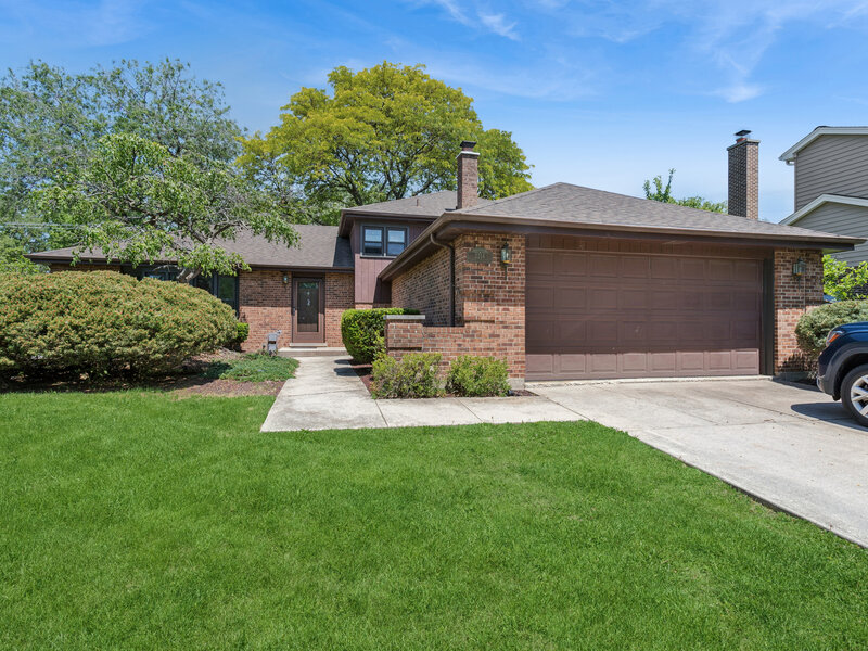 2214 Hamilton Lane Darien IL 60561
