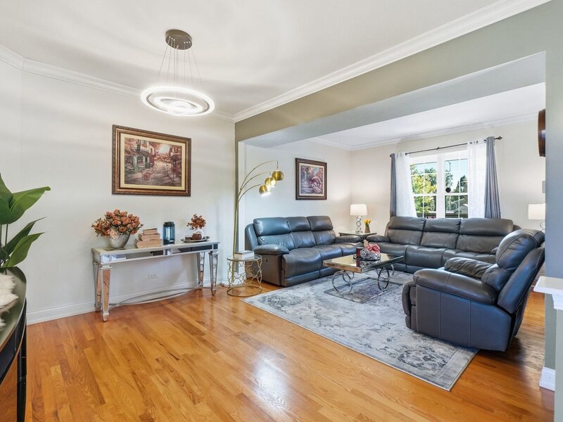1060 Kufrin Way Lombard IL 60148