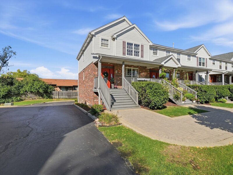 1060 Kufrin Way Lombard IL 60148