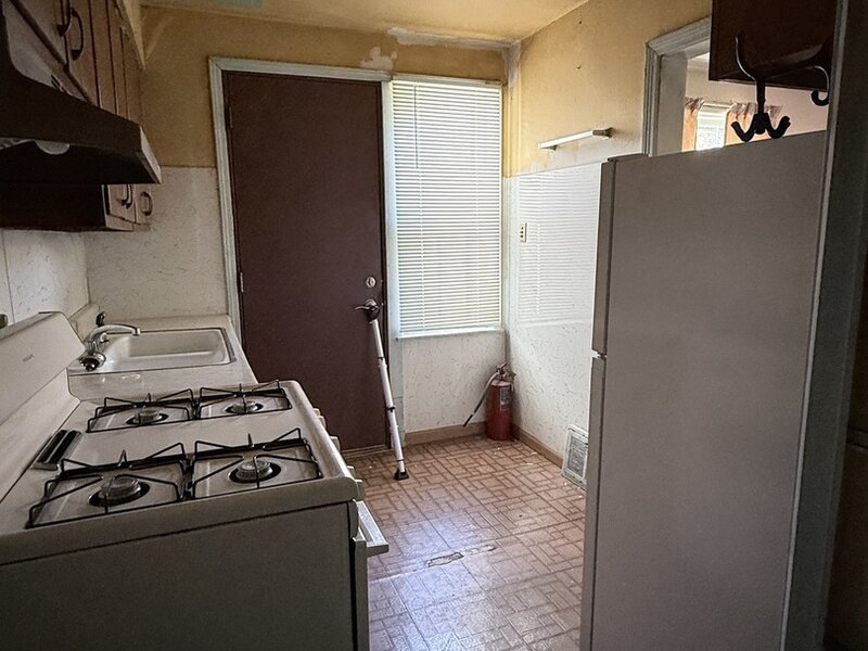 8503 S Saint Lawrence Avenue Chicago IL 60619