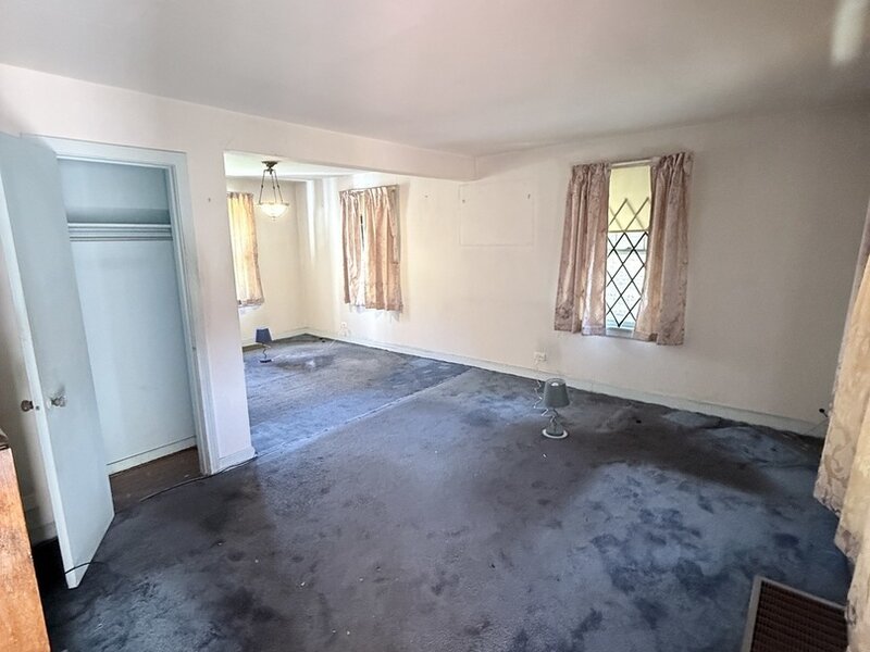 8503 S Saint Lawrence Avenue Chicago IL 60619