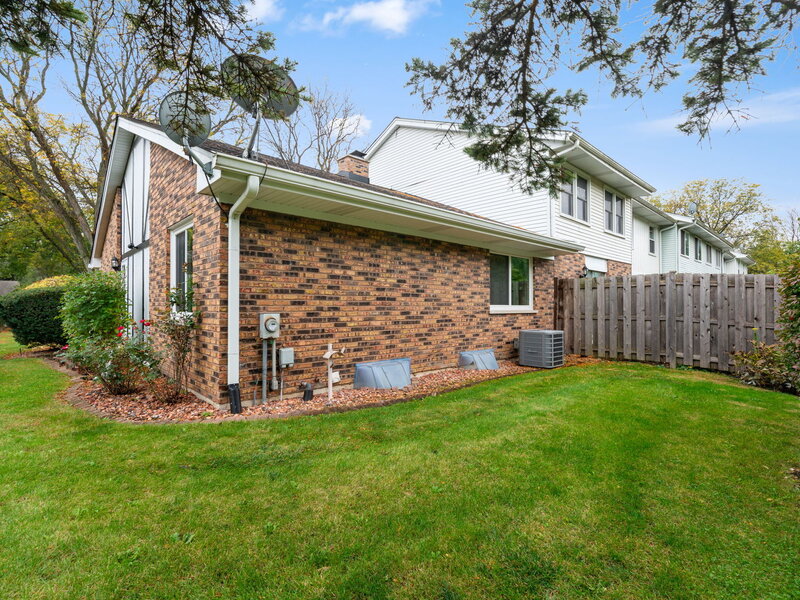 2001 Pepper Valley Drive Geneva IL 60134