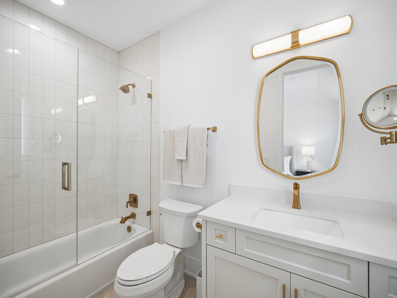1885 Amberley Court Lake Forest IL 60045
