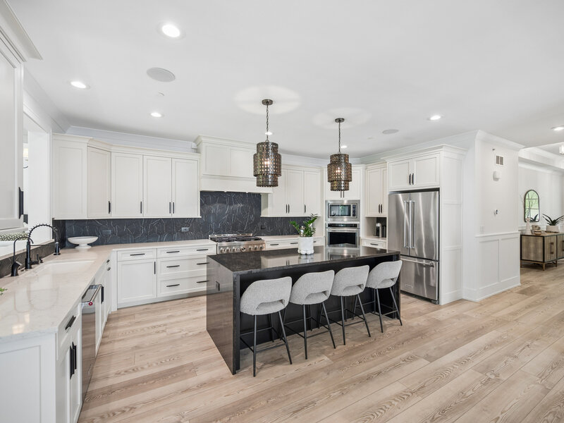 1885 Amberley Court Lake Forest IL 60045