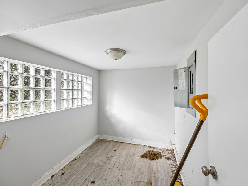 10220 S Indiana Avenue Chicago IL 60628