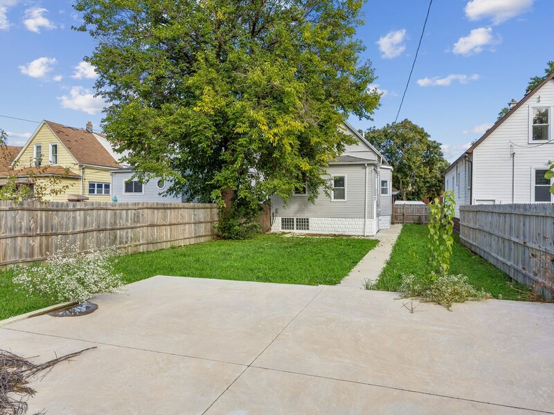 10220 S Indiana Avenue Chicago IL 60628