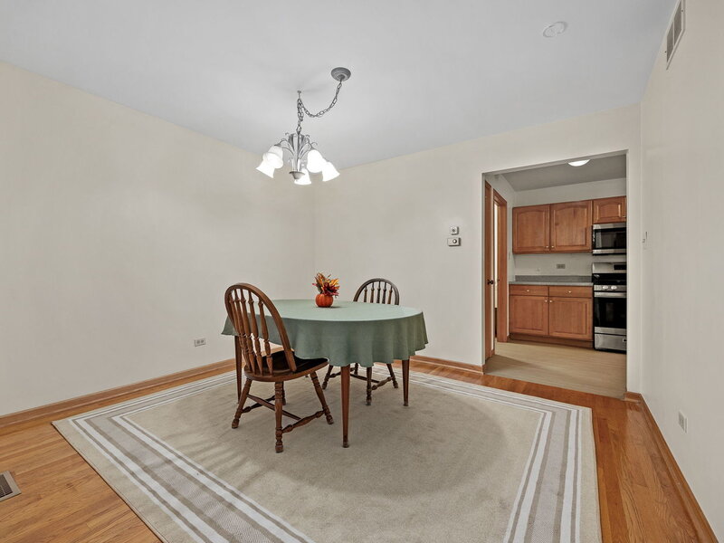 2012 Clover Lane Woodridge IL 60517