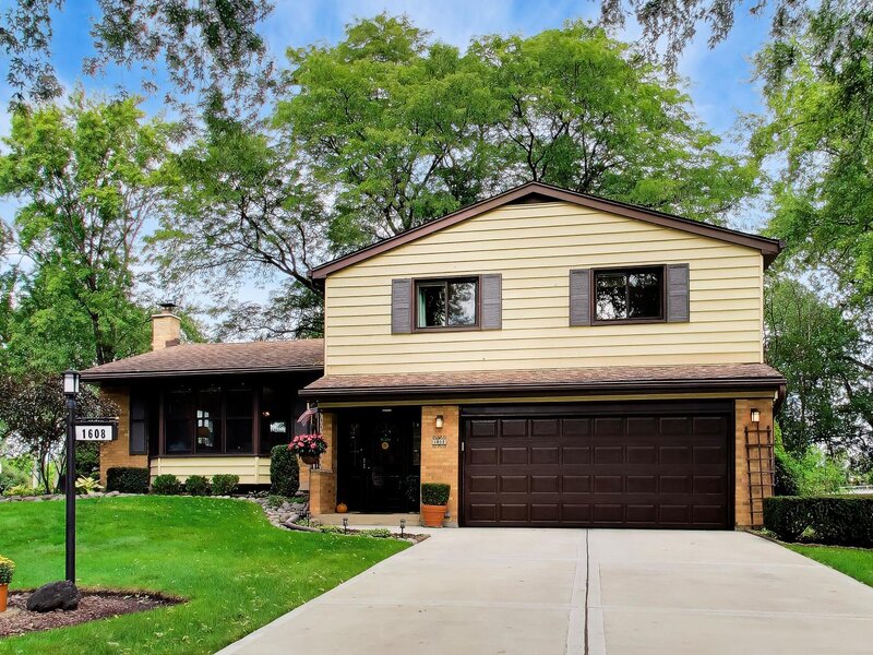 1608 E Jonquil Terrace Arlington Heights IL 60004