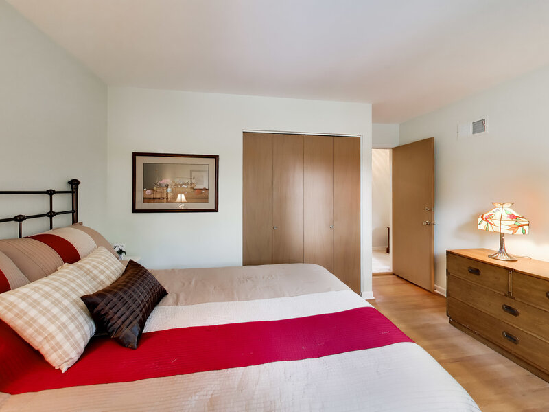 1608 E Jonquil Terrace Arlington Heights IL 60004