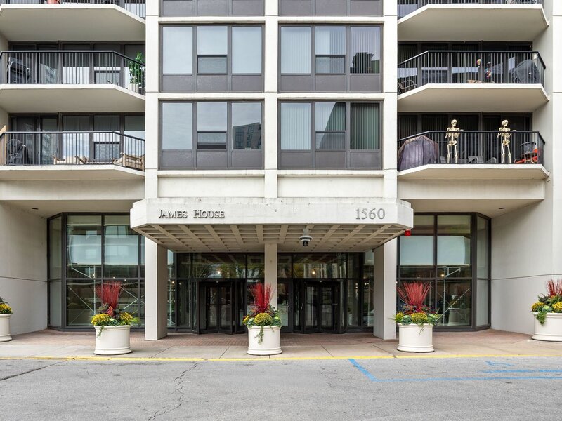 1560 N Sandburg Terrace Chicago IL 60610