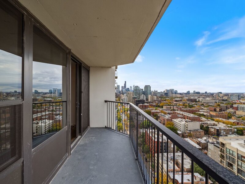 1560 N Sandburg Terrace Chicago IL 60610