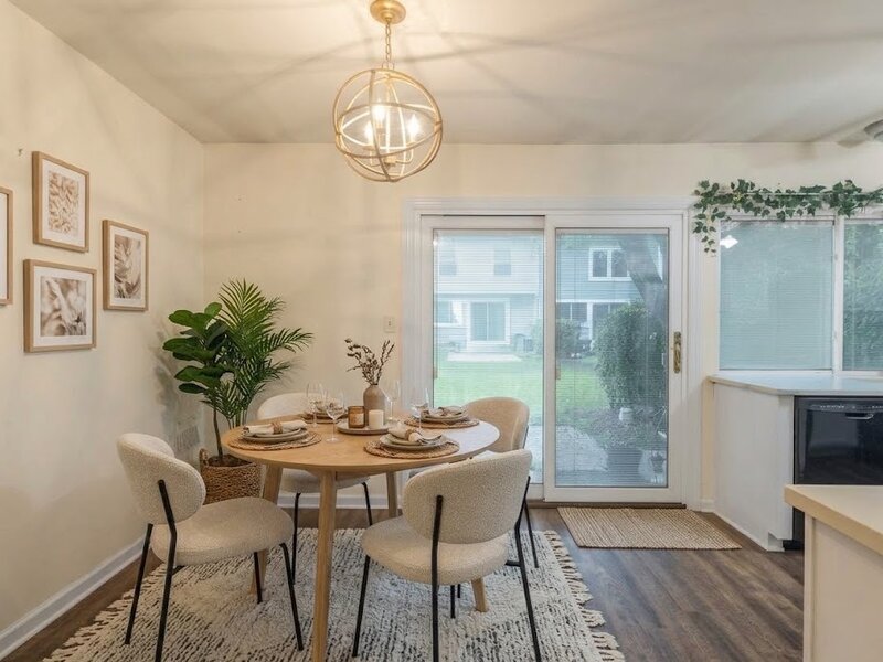 1990 Oxford Lane Hoffman Estates IL 60169