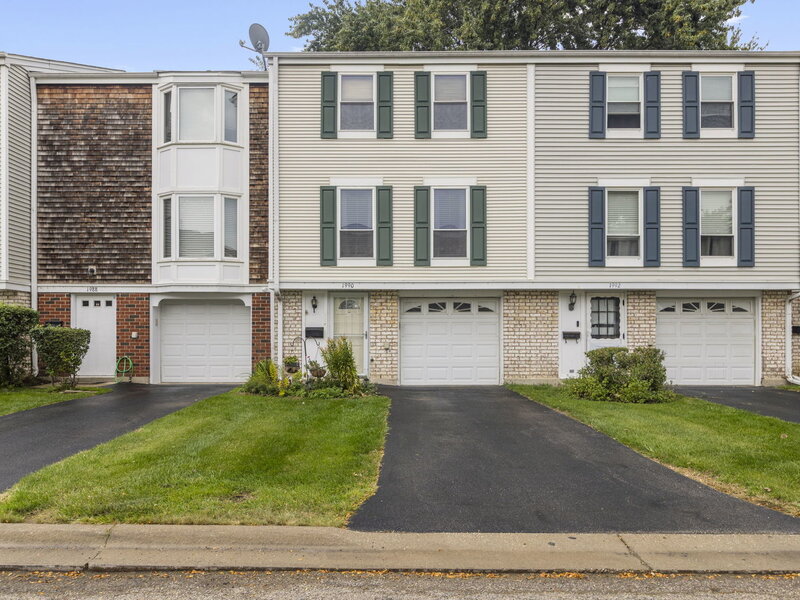 1990 Oxford Lane Hoffman Estates IL 60169