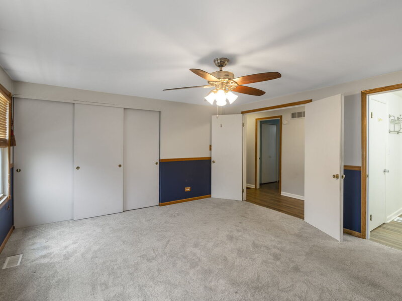 1990 Oxford Lane Hoffman Estates IL 60169