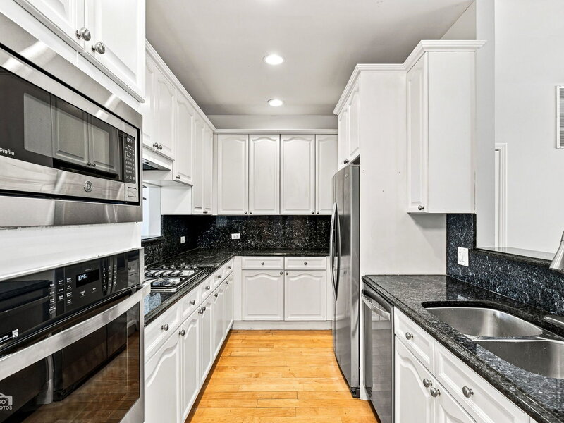 7768 N Sheridan Road Chicago IL 60626