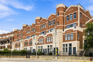 Photo of 7768 N Sheridan Road Chicago IL 60626 Unit 1