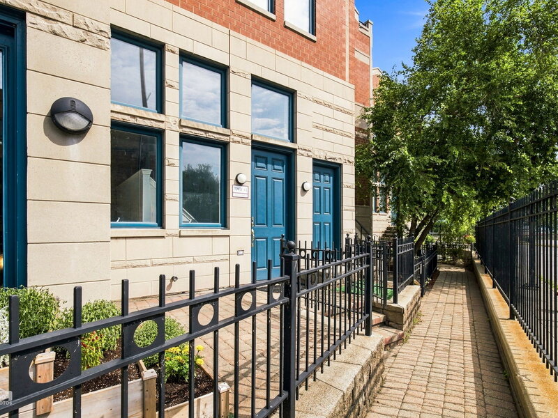 7768 N Sheridan Road Chicago IL 60626