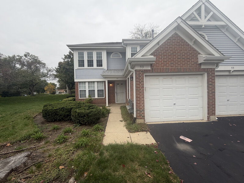 53 Winding Run Lane Streamwood IL 60107