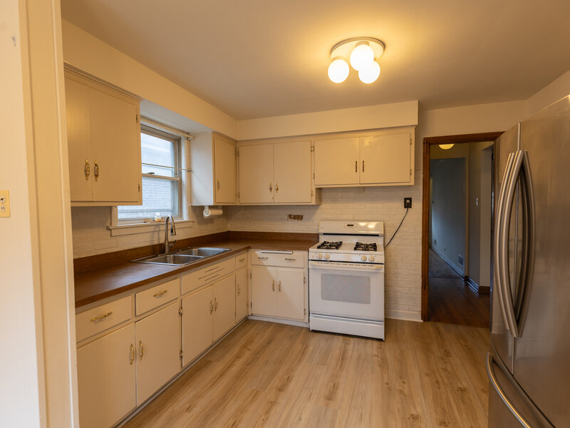 2433 S Keystone Avenue North Riverside IL 60546