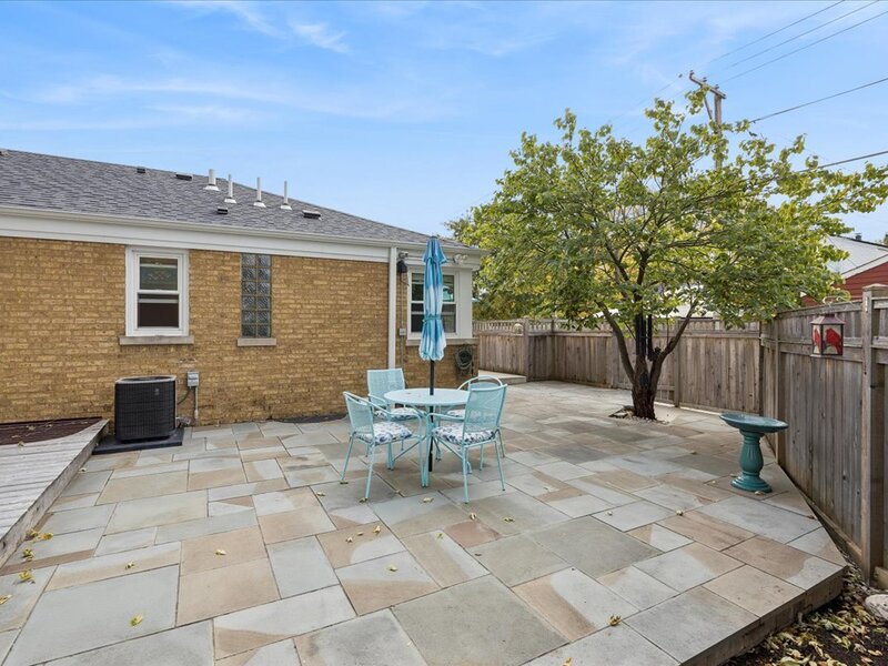2542 S 6th Avenue North Riverside IL 60546