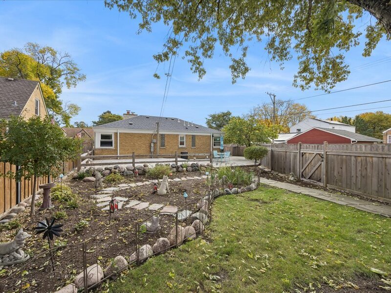 2542 S 6th Avenue North Riverside IL 60546