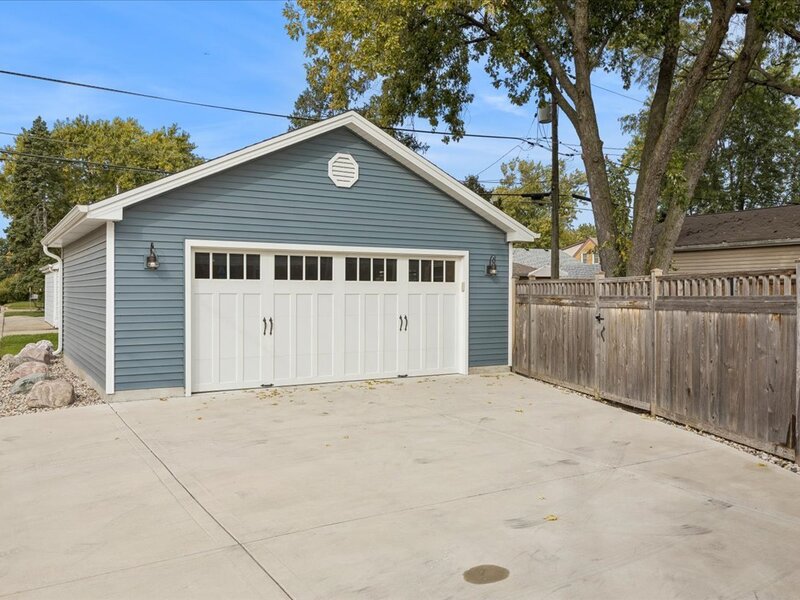 2542 S 6th Avenue North Riverside IL 60546