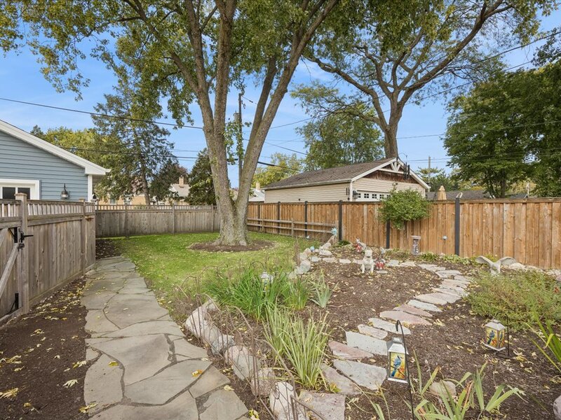 2542 S 6th Avenue North Riverside IL 60546