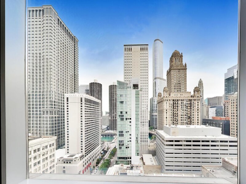 8 E Randolph Street Chicago IL 60601