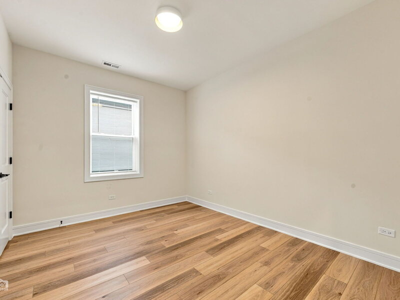 4607 S Prairie Avenue Chicago IL 60653