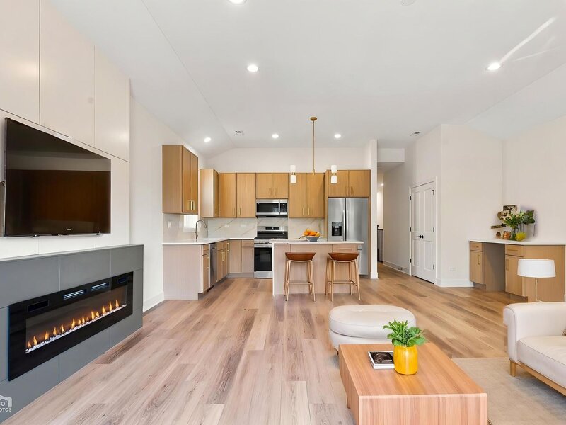 4607 S Prairie Avenue Chicago IL 60653