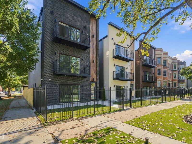 4607 S Prairie Avenue Chicago IL 60653