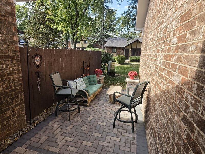 1 Holyoke Lane Villa Park IL 60181