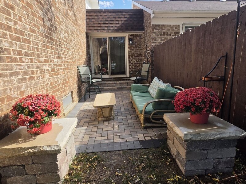 1 Holyoke Lane Villa Park IL 60181