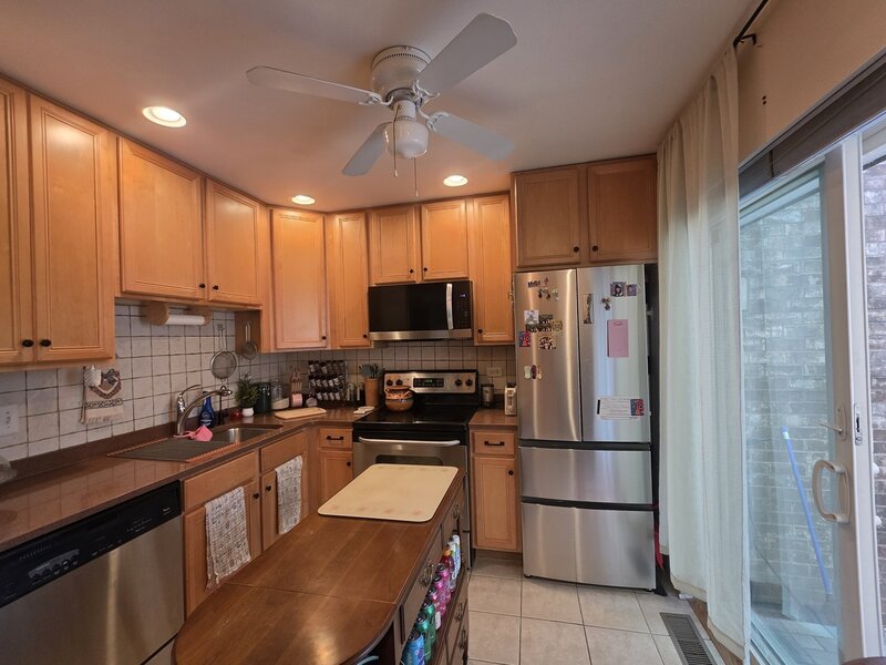 1 Holyoke Lane Villa Park IL 60181