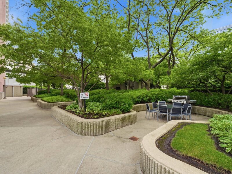 10 E Ontario Street Chicago IL 60611