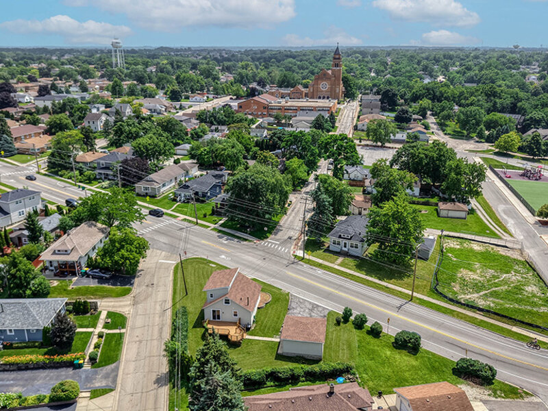521 Mccarthy Road Lemont IL 60439