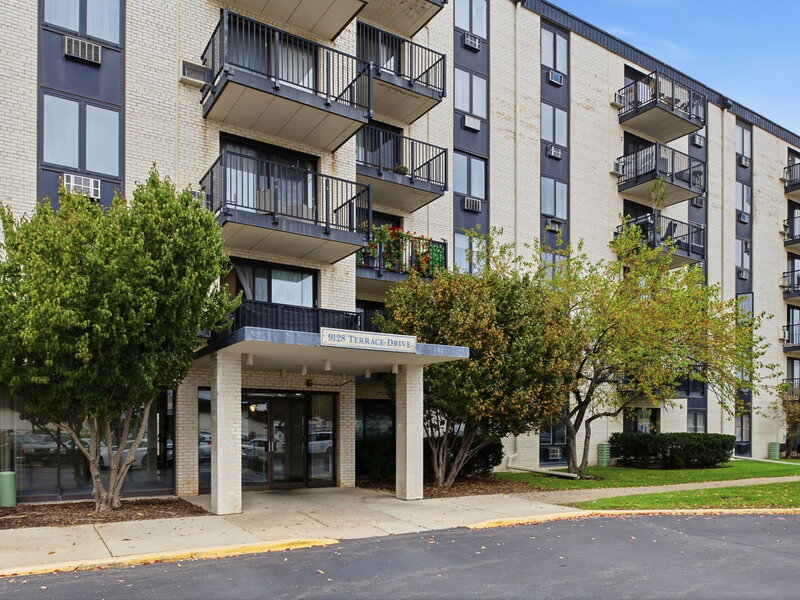 9128 W Terrace Drive Niles IL 60714