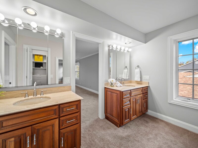 1029 N Carlyle Lane Arlington Heights IL 60004