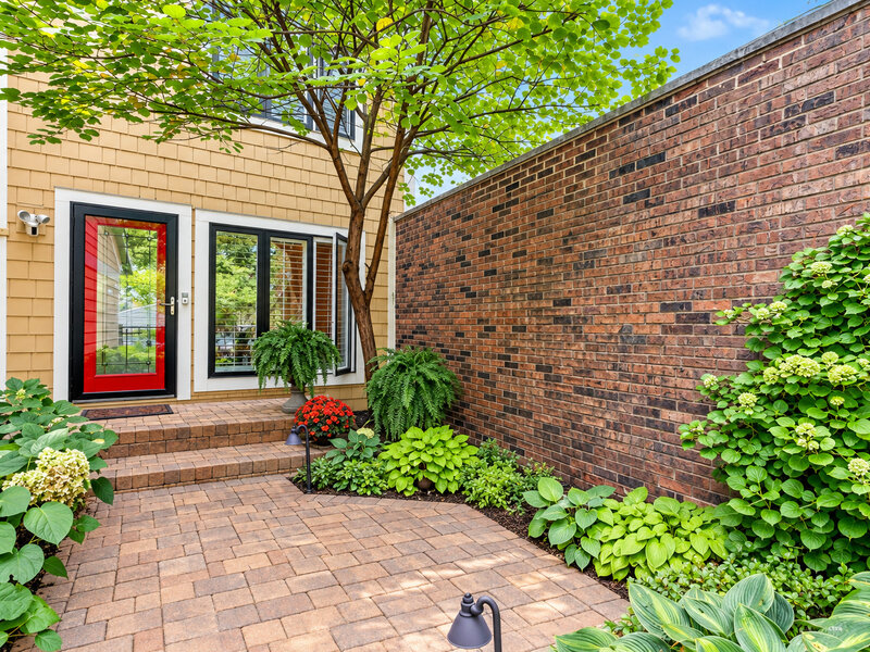 2098 Creekside Drive Wheaton IL 60189