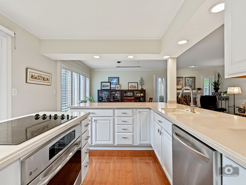 2098 Creekside Drive Wheaton IL 60189