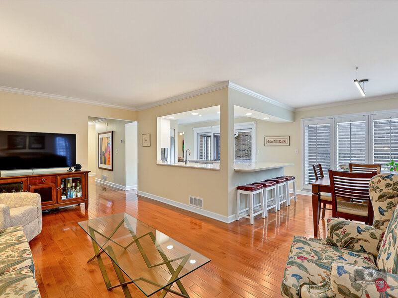 2098 Creekside Drive Wheaton IL 60189