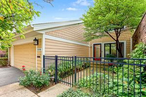 Photo of 2098 Creekside Drive Wheaton IL 60189