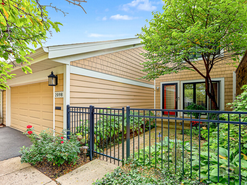 2098 Creekside Drive Wheaton IL 60189