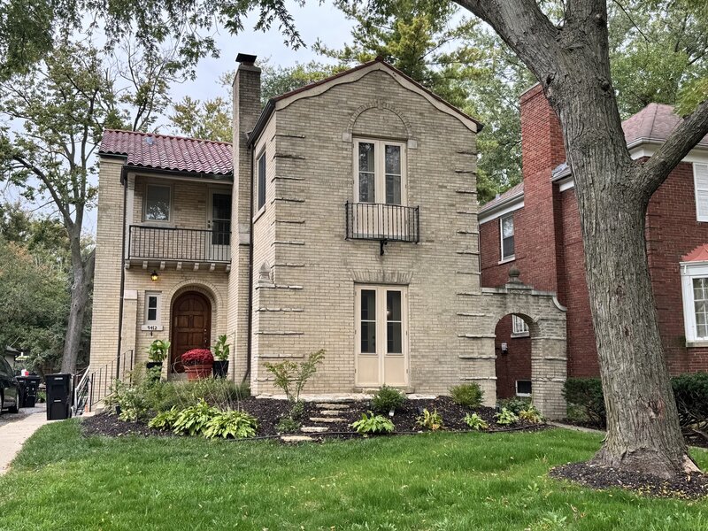 9412 S Hoyne Avenue Chicago IL 60643