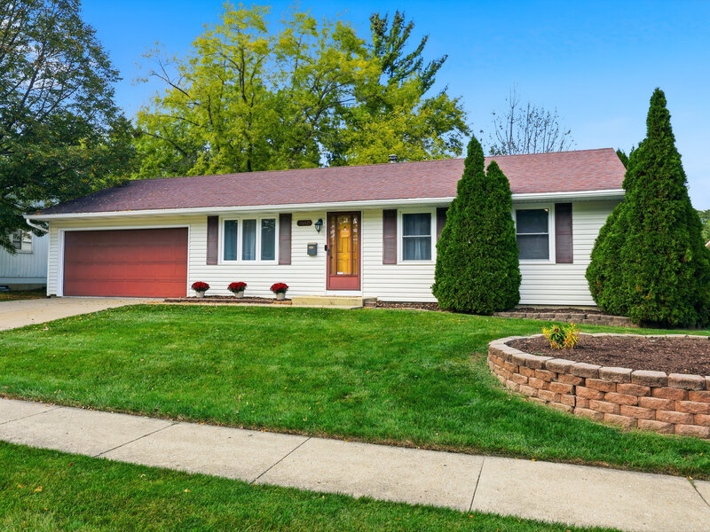 1687 S Green Meadows Boulevard Streamwood IL 60107