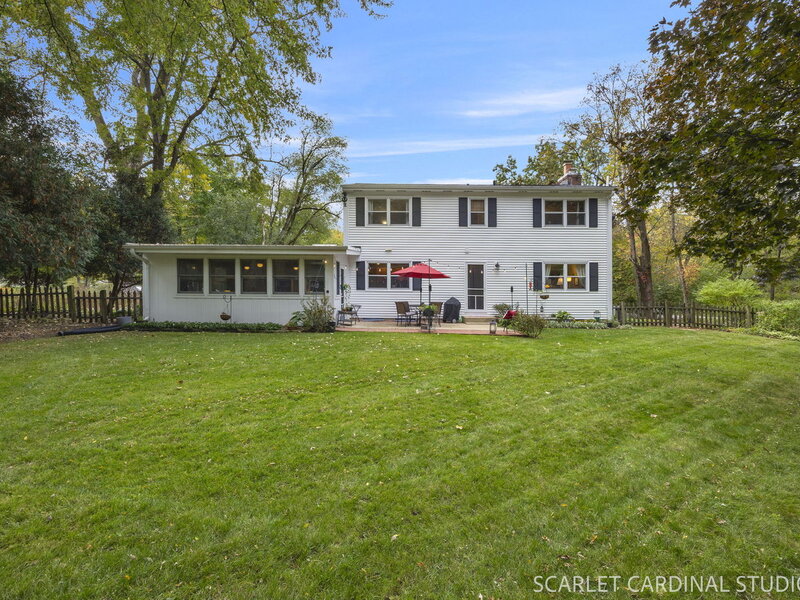 4 Thornapple Road St. Charles IL 60174