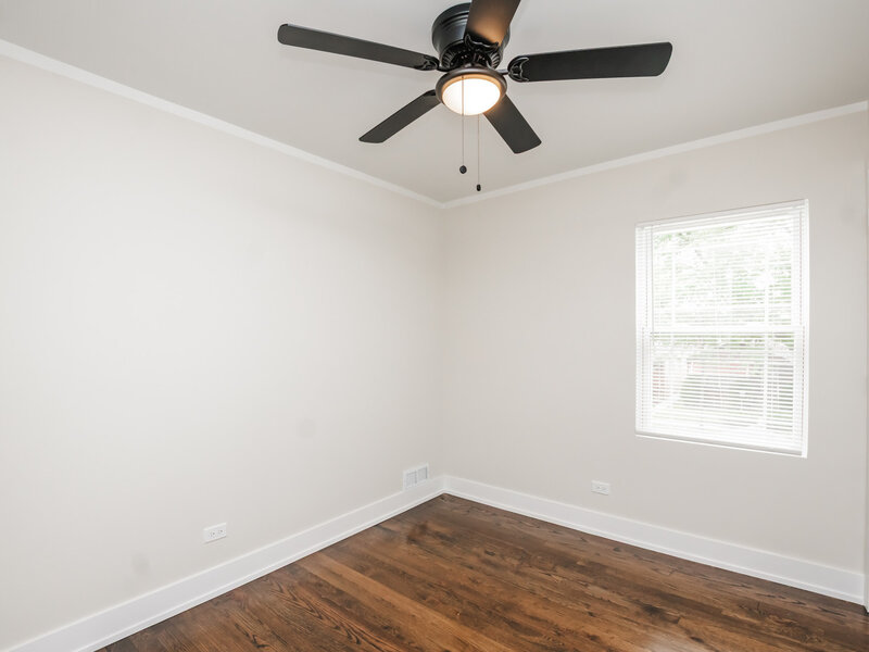10048 S Saint Lawrence Avenue Chicago IL 60628