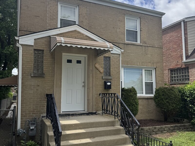 10048 S Saint Lawrence Avenue Chicago IL 60628