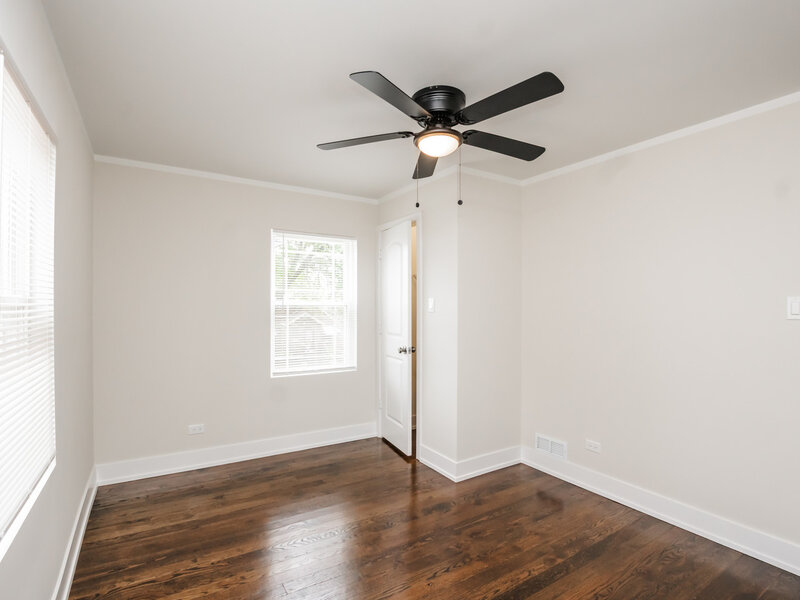 10048 S Saint Lawrence Avenue Chicago IL 60628