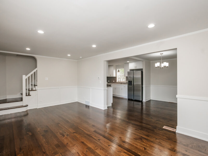 10048 S Saint Lawrence Avenue Chicago IL 60628